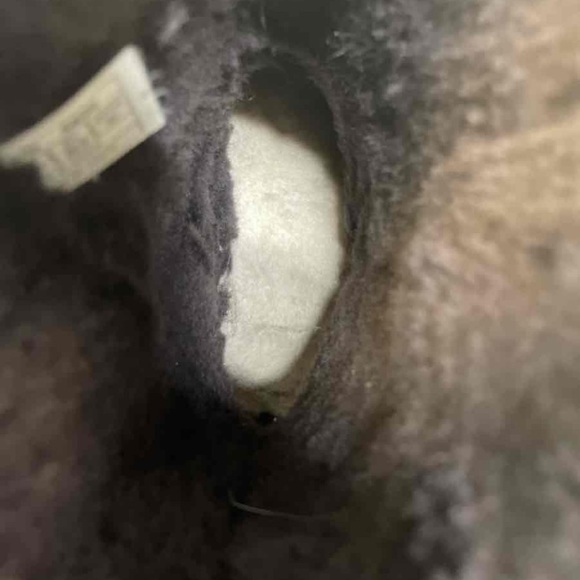 UGG Classic Brown Short - Gently worn - Picture 7 of 7